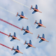 Illustration for article titled Watch seven jets landing in perfect formation